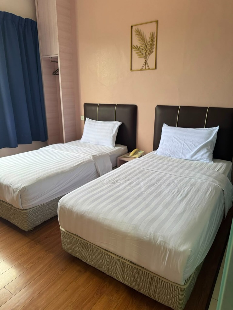 Salim Inn Superior Twin room with two separate beds